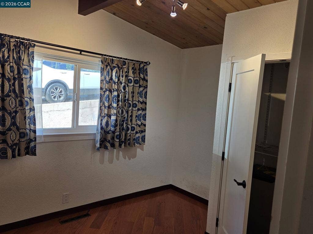 6926 Chambers Dr, Oakland, CA 94611 6926 Chambers Dr, Oakland, CA 94611