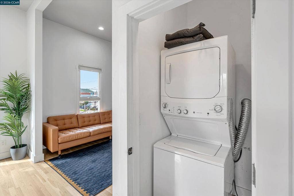 1642 14th St, Oakland, CA 94607 1642 14th St, Oakland, CA 94607