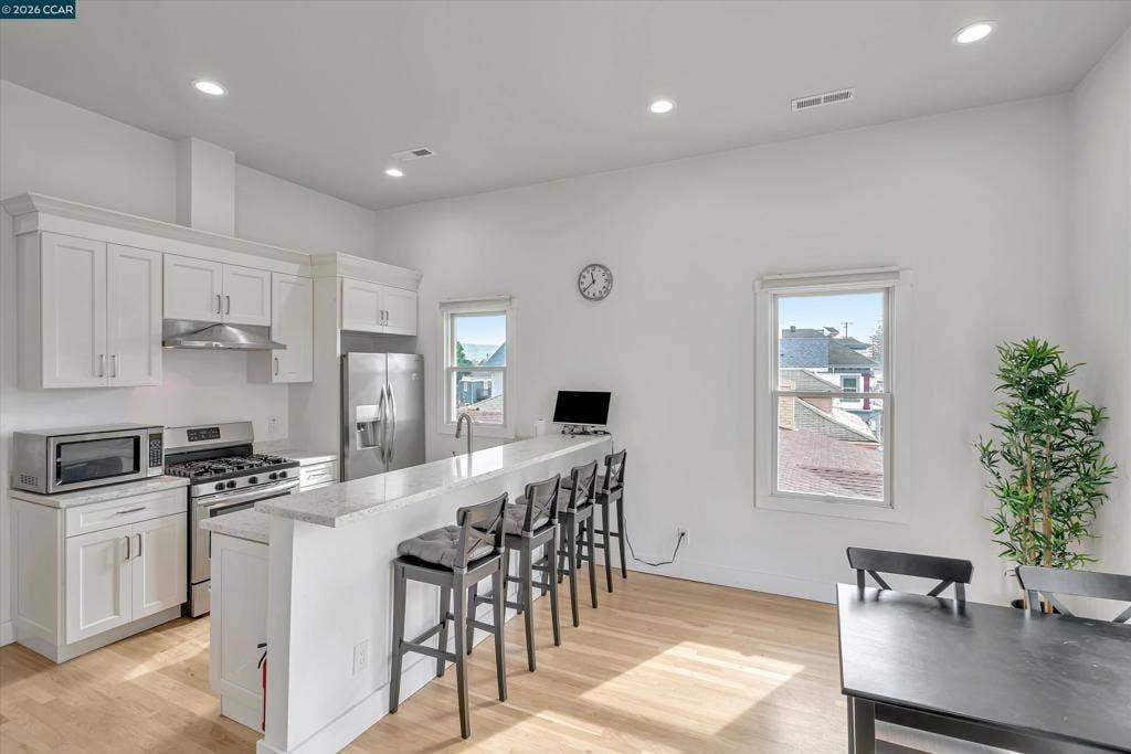 1642 14th St, Oakland, CA 94607 1642 14th St, Oakland, CA 94607
