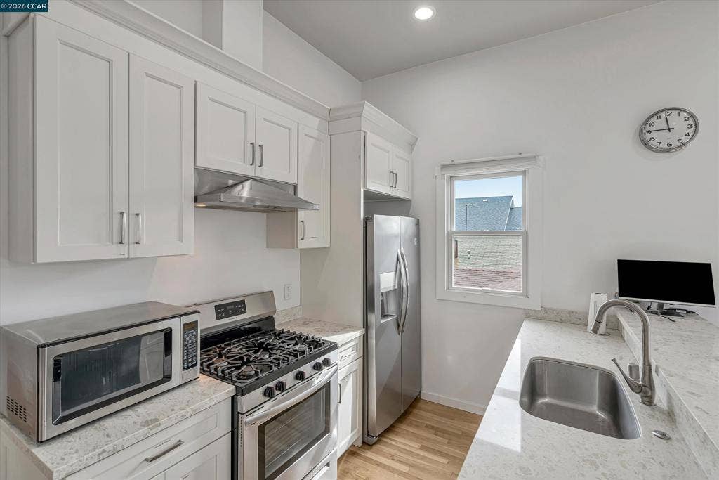 1642 14th St, Oakland, CA 94607 1642 14th St, Oakland, CA 94607
