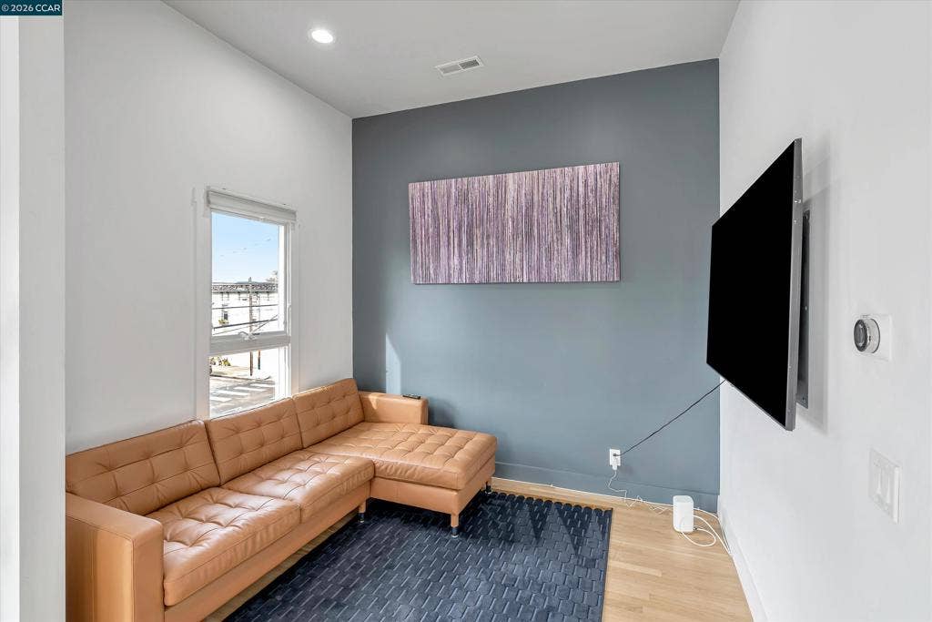 1642 14th St, Oakland, CA 94607 1642 14th St, Oakland, CA 94607