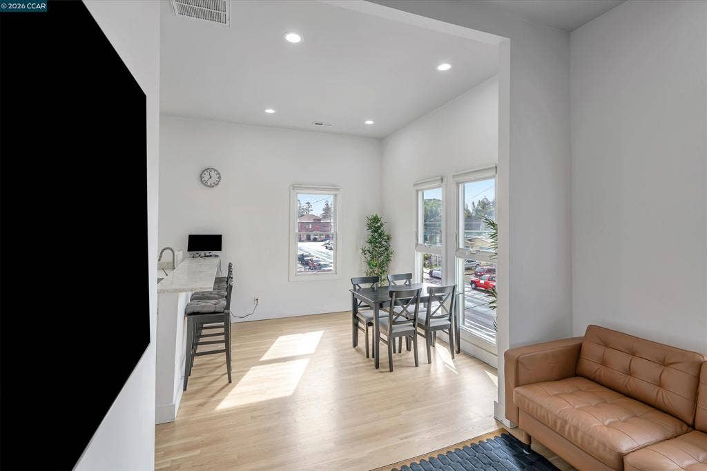 1642 14th St, Oakland, CA 94607 1642 14th St, Oakland, CA 94607