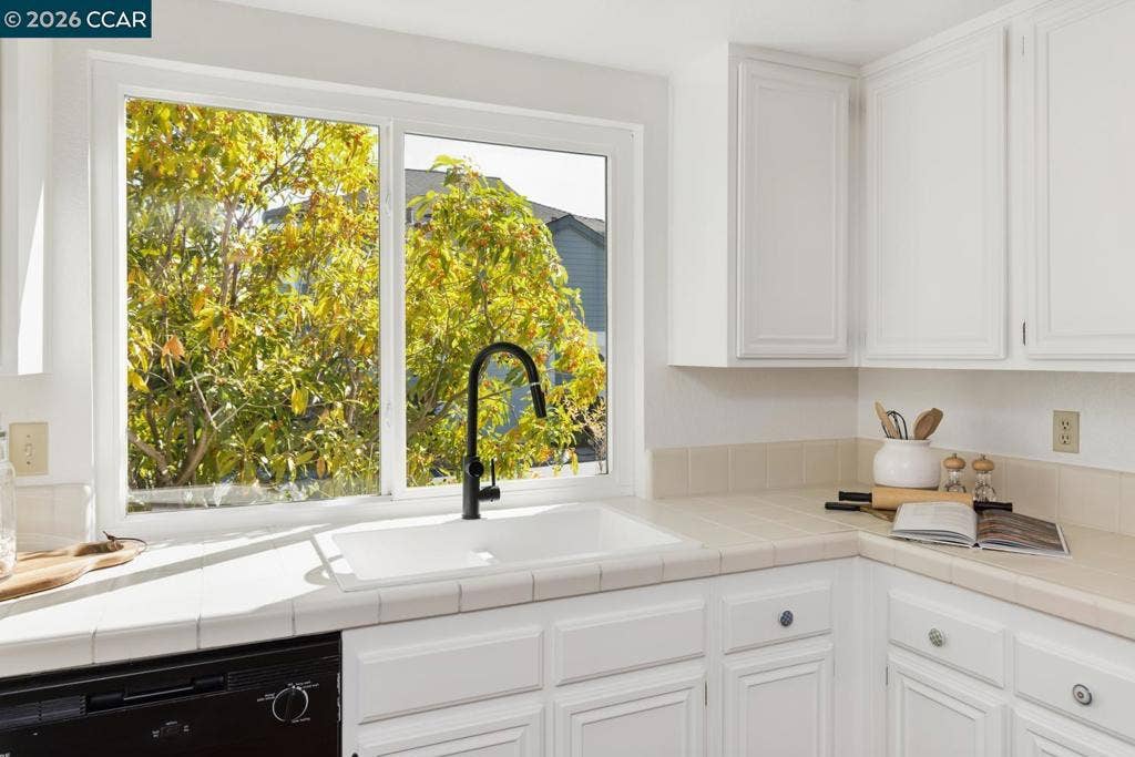 28 Shepardson Ln, Alameda, CA 94502 28 Shepardson Ln, Alameda, CA 94502
