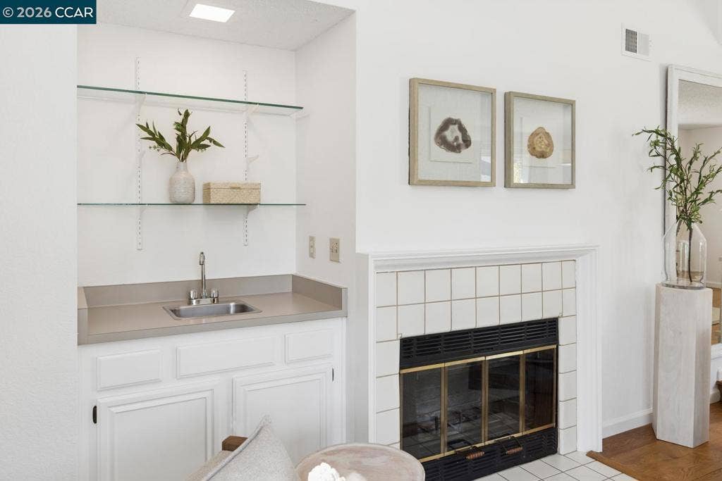 28 Shepardson Ln, Alameda, CA 94502 28 Shepardson Ln, Alameda, CA 94502