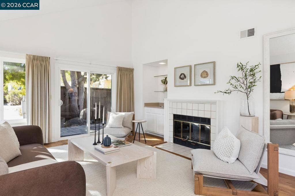 28 Shepardson Ln, Alameda, CA 94502 28 Shepardson Ln, Alameda, CA 94502