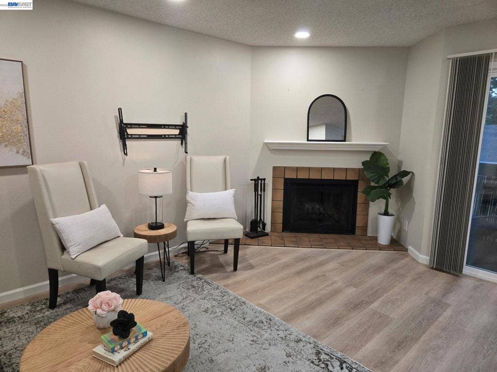 4176 San Pablo Dam Rd, #B, El Sobrante, CA 94803 Fireplace, new luxury panel flooring, new paint and recess lights in the family room