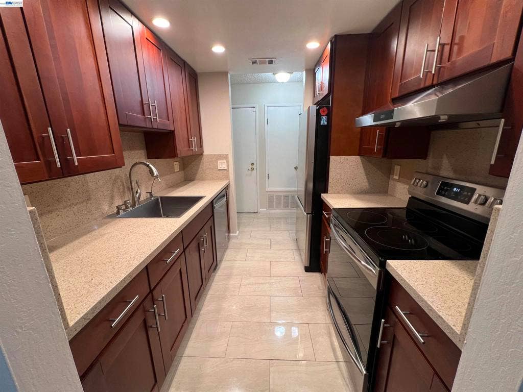 4176 San Pablo Dam Rd, #B, El Sobrante, CA 94803 4176 San Pablo Dam Rd, #B, El Sobrante, CA 94803