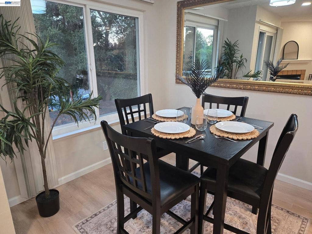 4176 San Pablo Dam Rd, #B, El Sobrante, CA 94803 Cozy with plenty of natural lights