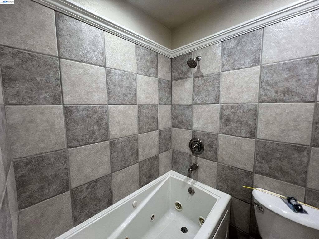 4176 San Pablo Dam Rd, #B, El Sobrante, CA 94803 jet jaccuzi