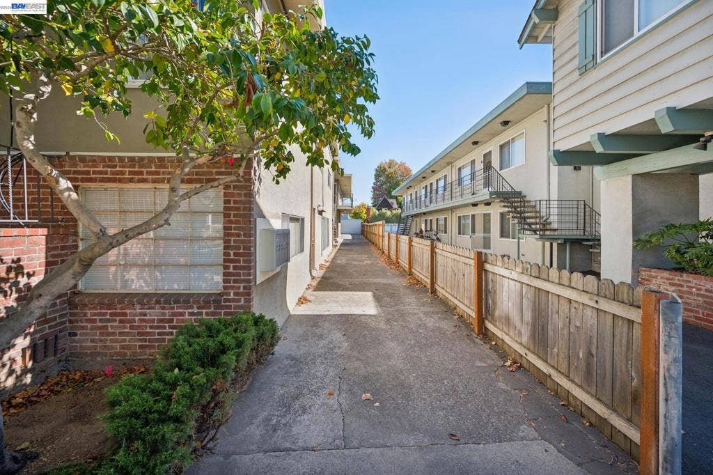 1526 Verdi St, Alameda, CA 94501