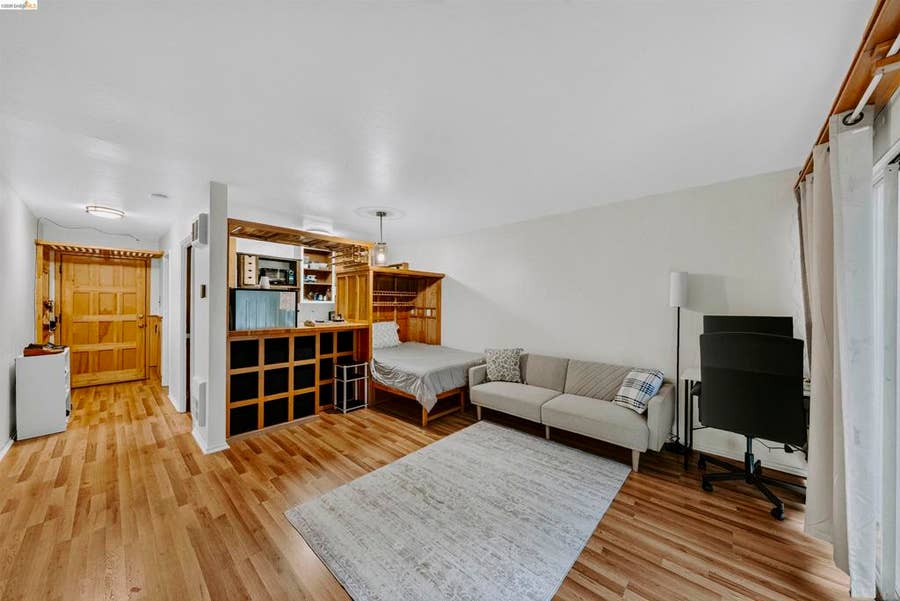 Property photo for 425 Orange St, #210, Oakland, CA