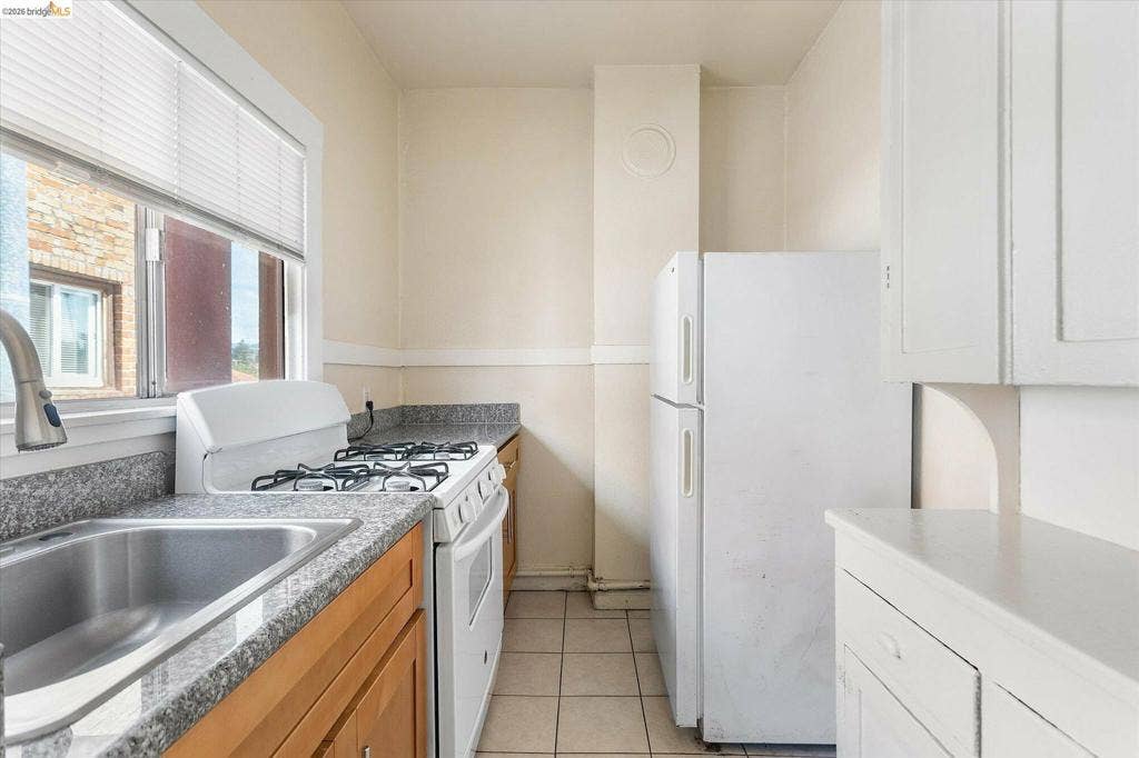 3518 Foothill Blvd, Oakland, CA 94601 3518 Foothill Blvd, Oakland, CA 94601
