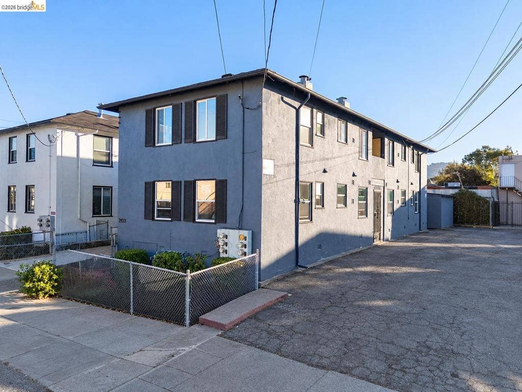2933 Stanton St, Berkeley, CA 94702 2933 Stanton St, Berkeley, CA 94702