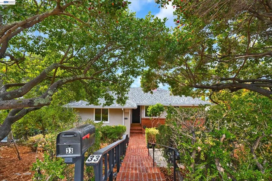 Property photo for 33 Buckeye Ave, Oakland, CA