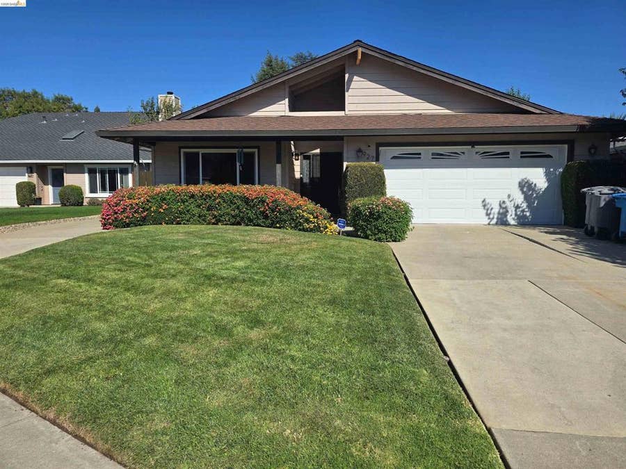 Property photo for 927 Howard Ave, Gilroy, CA
