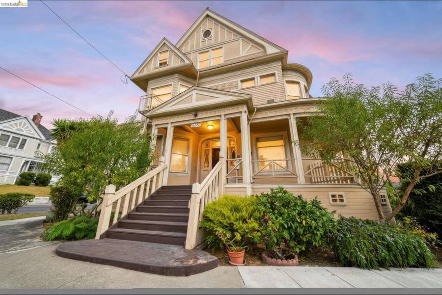Property photo for 1746 10Th Ave, Oakland, CA