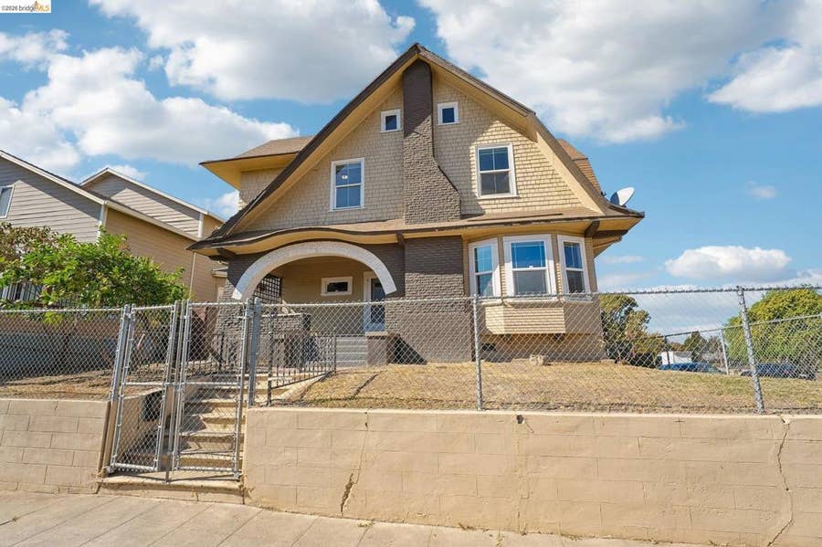 Property photo for 400 H St, Antioch, CA