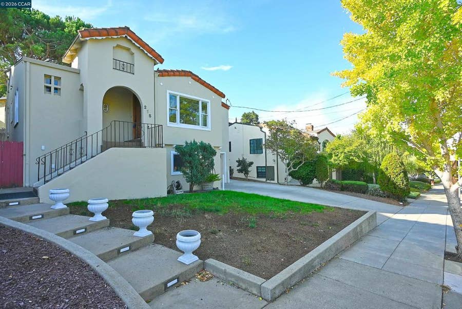 Property photo for 215 Pomona St, Crockett, CA