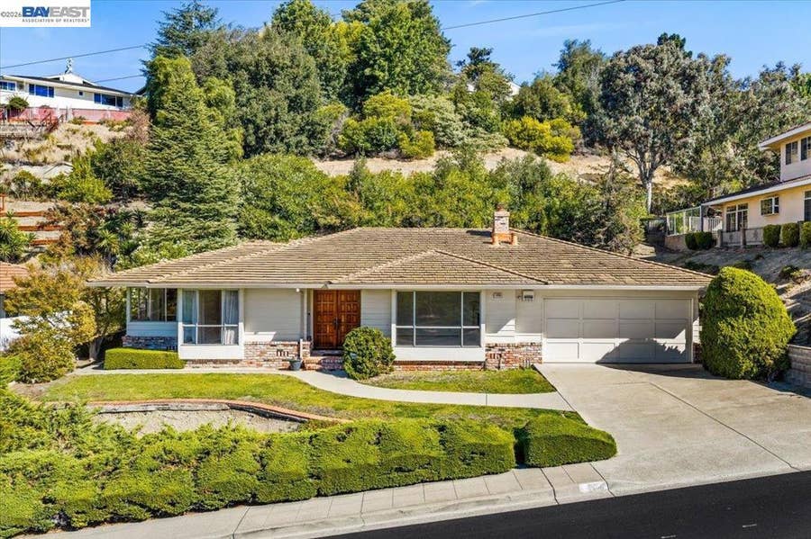 Property photo for 1356 Scenicview Dr, San Leandro, CA