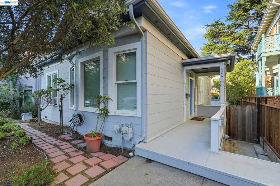 Property photo for 404 W Richmond Ave, Richmond, CA