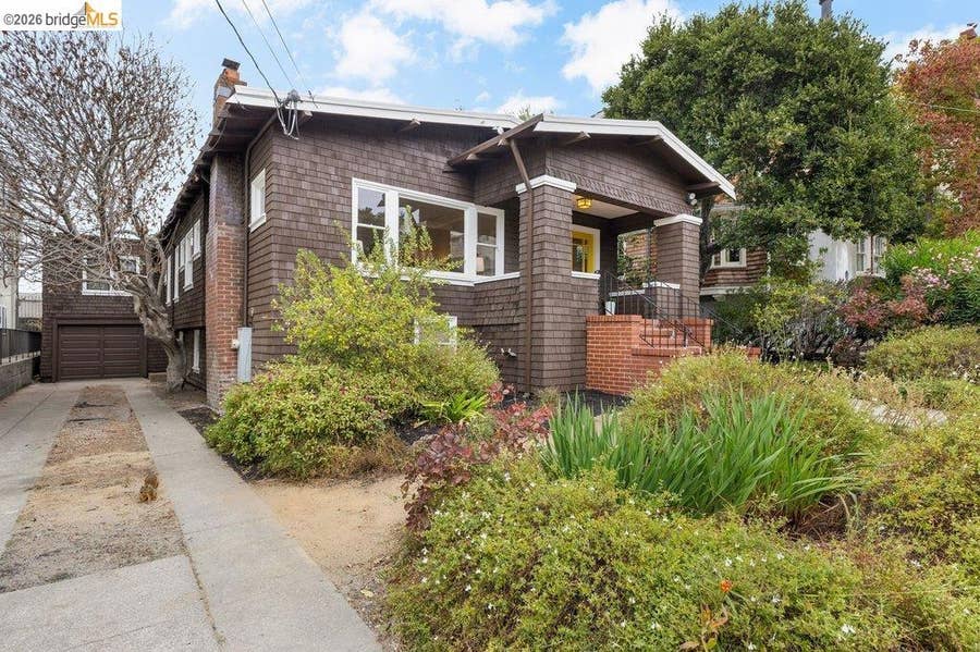 Property photo for 353 Warwick Ave, Oakland, CA