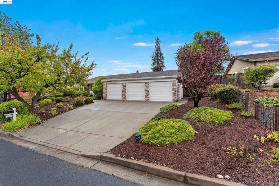 Property photo for 214 Mt Wilson Pl, Clayton, CA