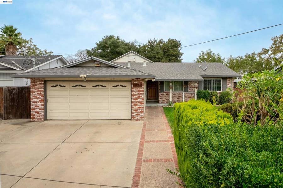 Property photo for 1221 Brookview Dr, Concord, CA