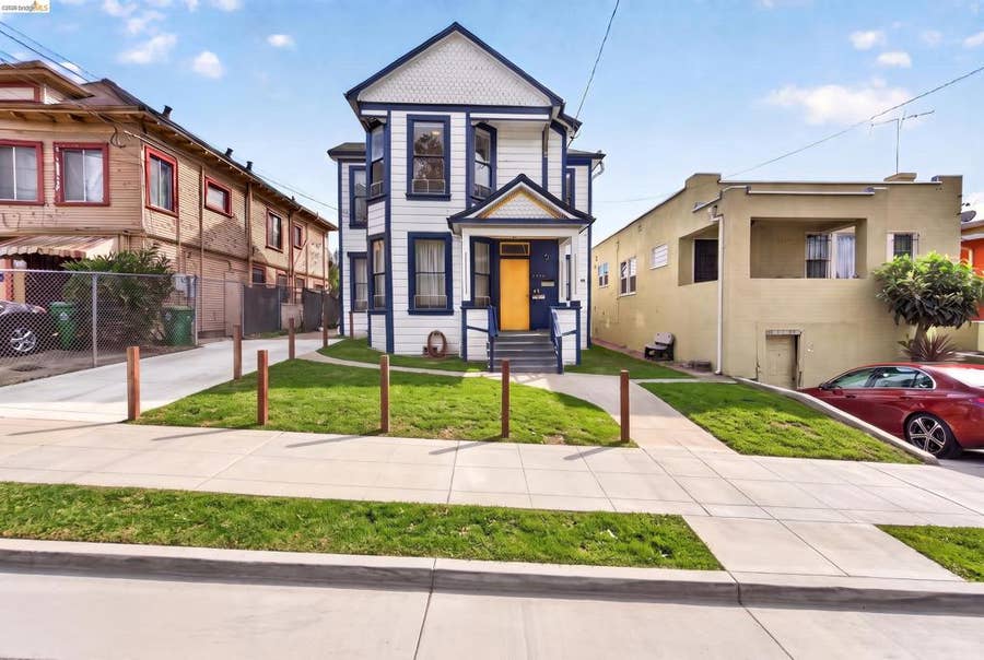 Property photo for 2440 12Th Ave, Oakland, CA