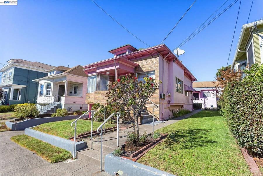 Property photo for 874 Arlington Ave, Oakland, CA