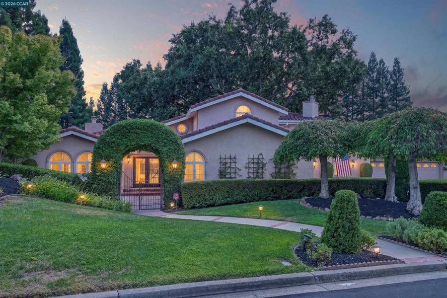 Property photo for 4211 Blackhawk Meadow Pl, Danville, CA