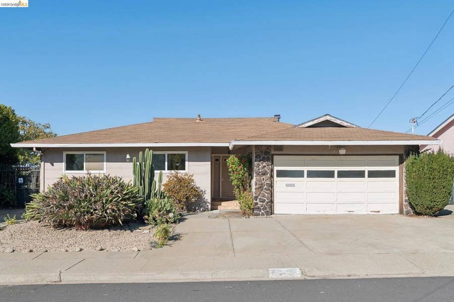Property photo for 754 Crestview Dr, Pinole, CA