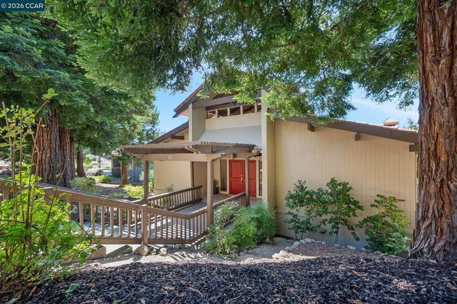 Property photo for 20 Northridge Ln, Lafayette, CA