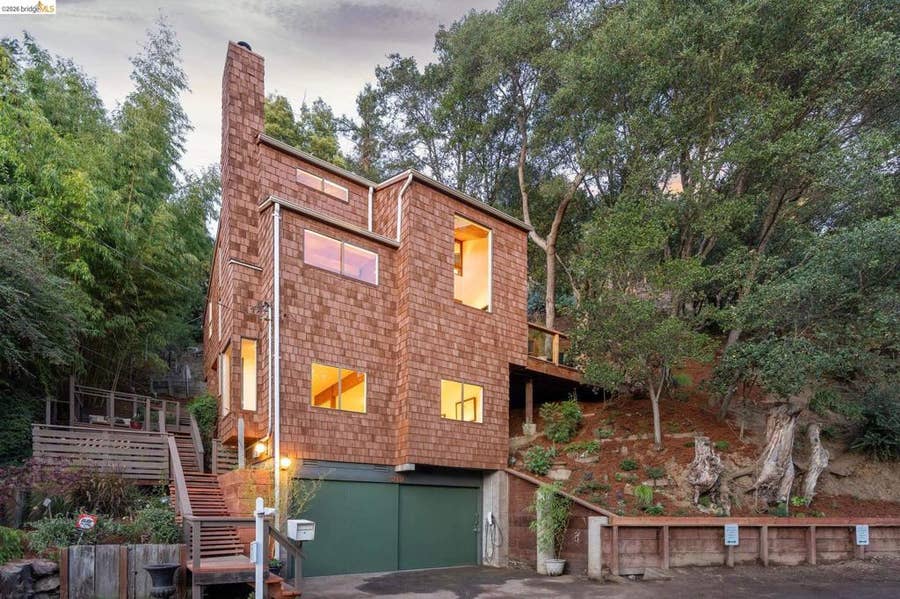 Property photo for 318 Capricorn Ave, Oakland, CA