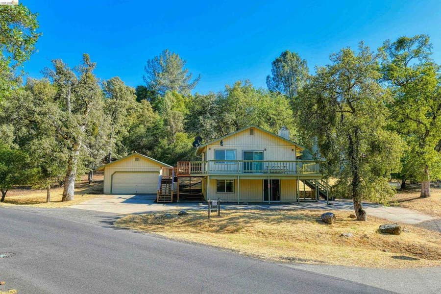 Property photo for 12830 Cresthaven, Groveland, CA