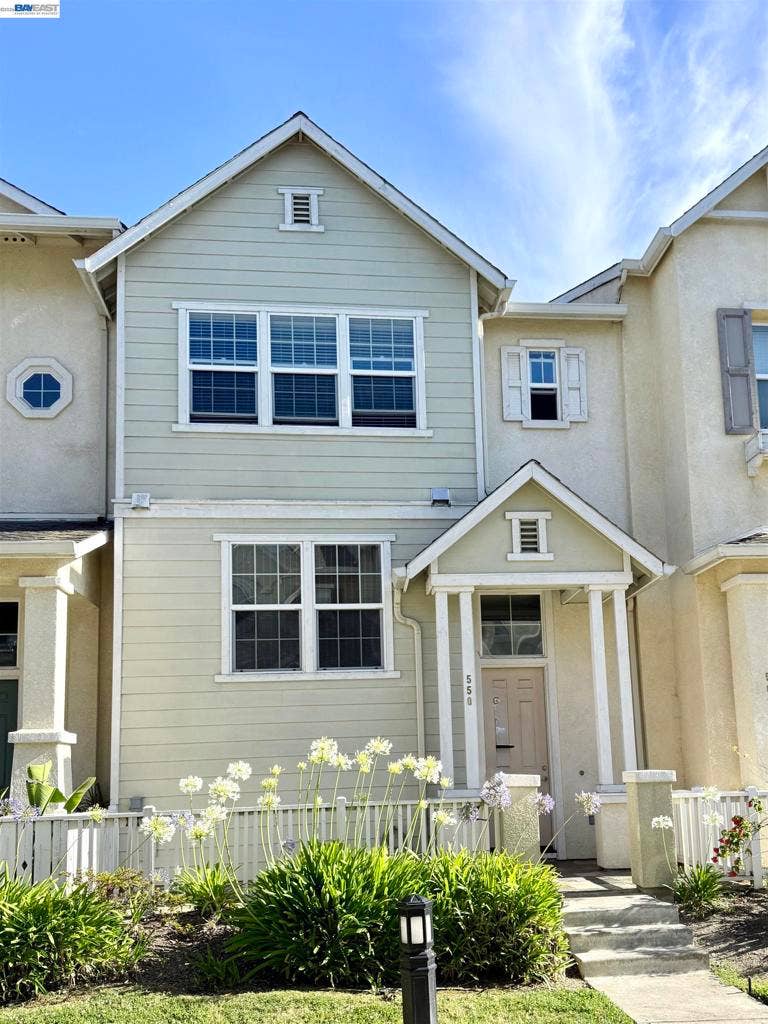 Property photo for 550 Summer Ln, Richmond, CA