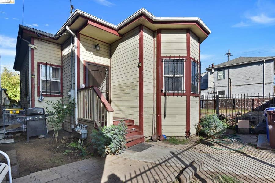 Property photo for 731 Campbell St, Oakland, CA
