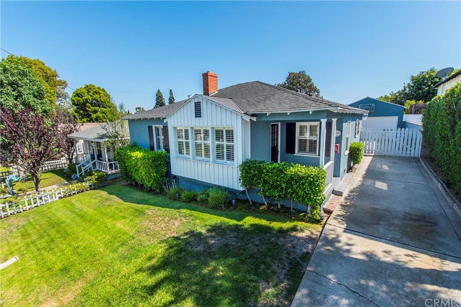 Property photo for 860 12th Court, Manhattan Beach, CA