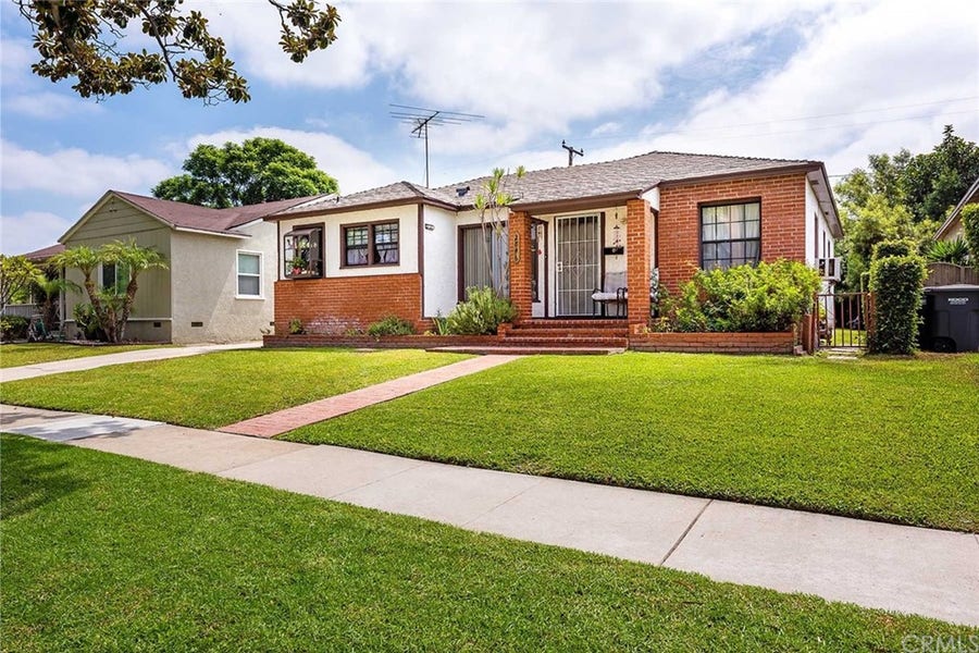 Property photo for 2846 Del Amo Boulevard, Lakewood, CA
