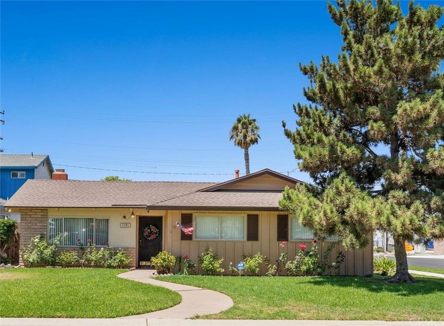 Property photo for 3095 Elm Avenue, Long Beach, CA