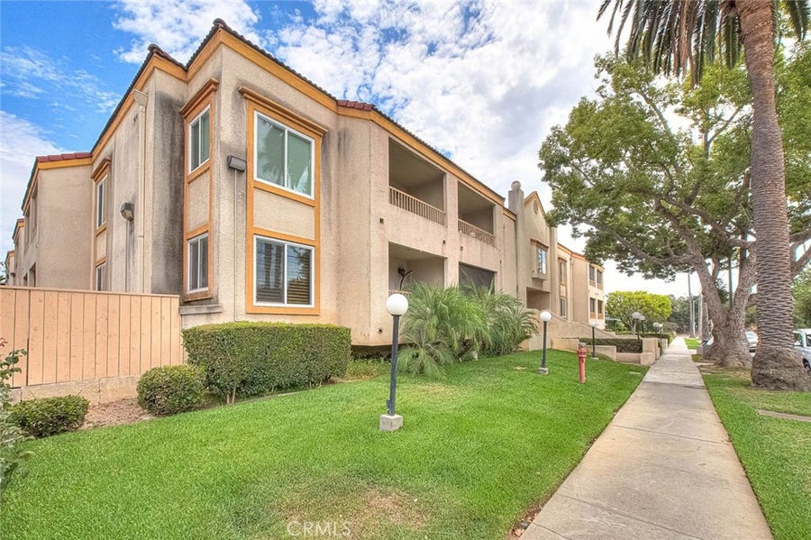 Property photo for 430 N Holliston, #210, Pasadena, CA