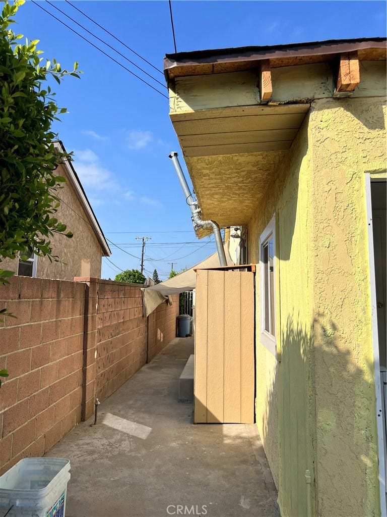 14905 central Avenue, Baldwin Park, CA 91706 right side of the house