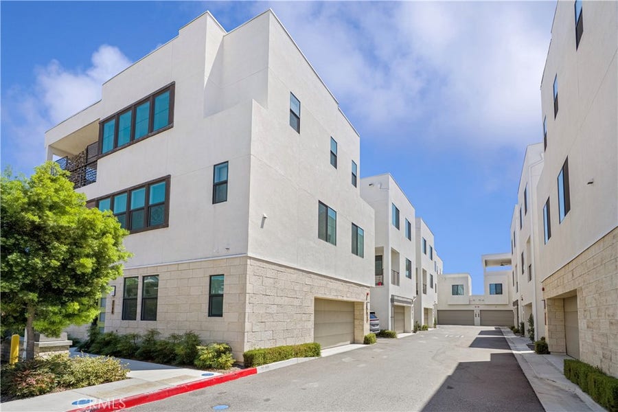 Property photo for 2172 Pearl Walk, Gardena, CA