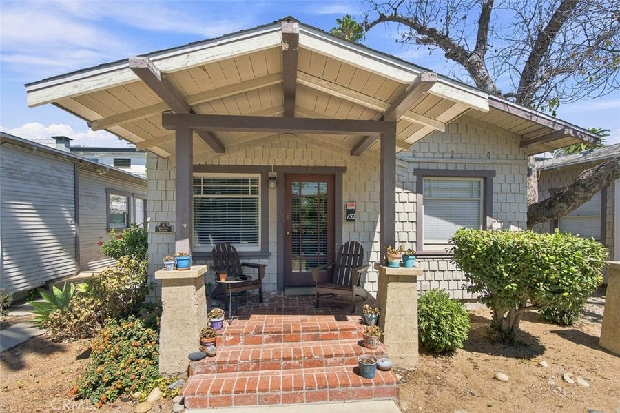 Property photo for 146 N Holliston, Pasadena, CA