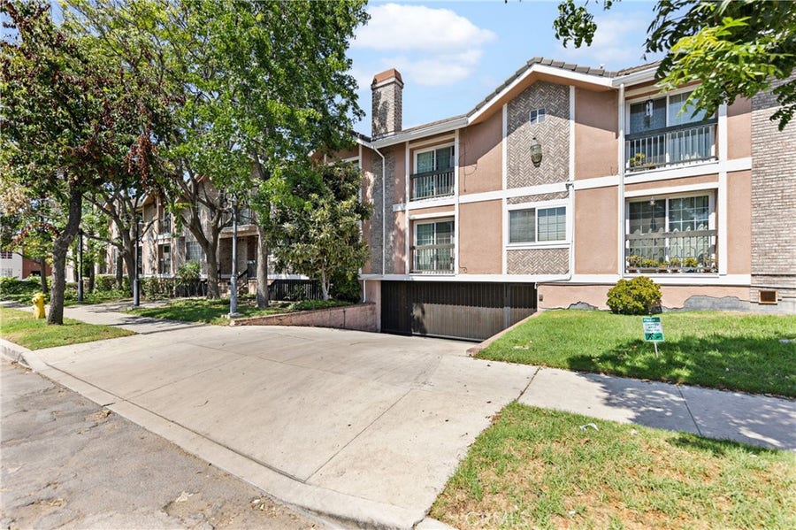 Property photo for 147 W Acacia, #122, Glendale, CA