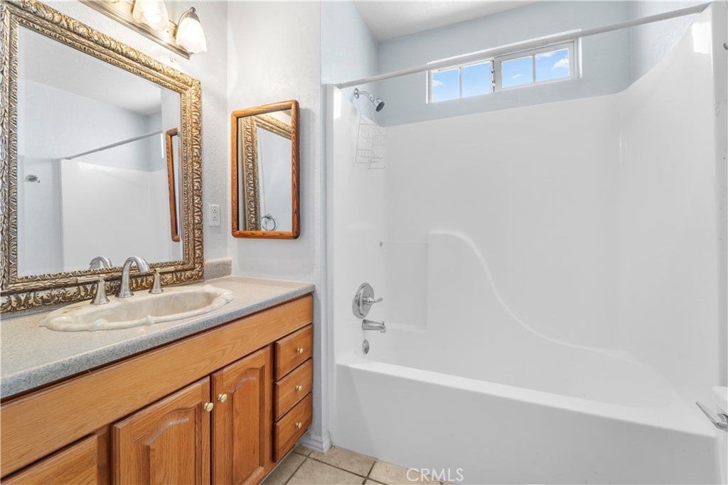 1232 E Elizabeth, Barstow, CA 92311 Unit D-Master Bath