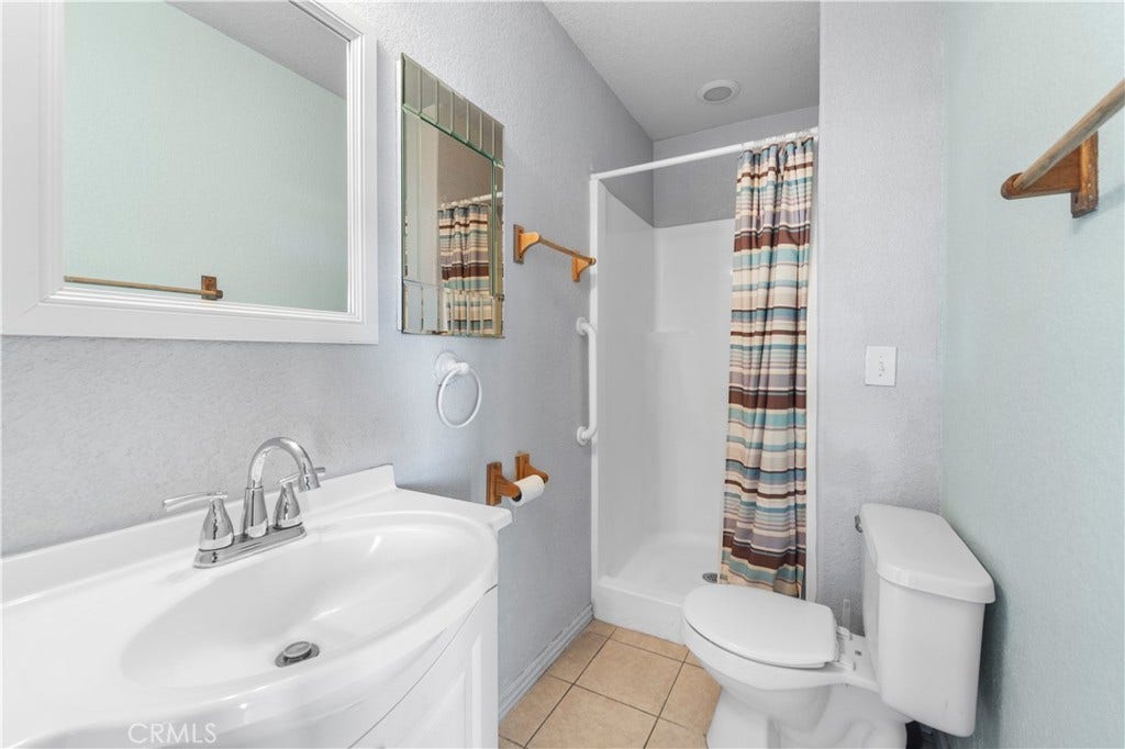 1232 E Elizabeth, Barstow, CA 92311 Unit B-Bathroom