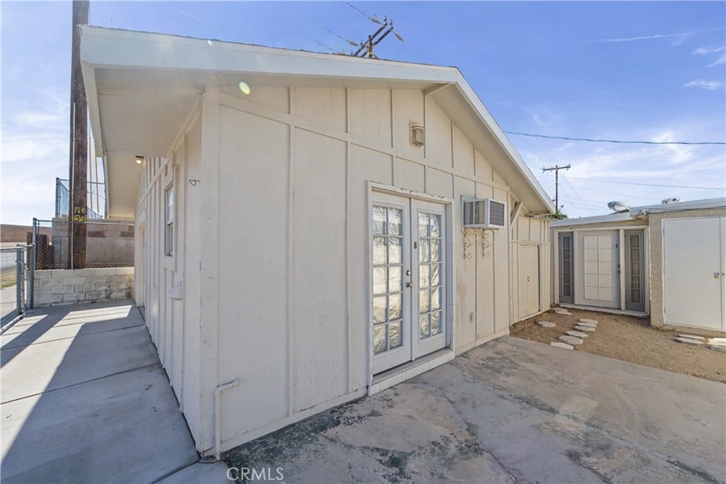 1232 E Elizabeth, Barstow, CA 92311 Unit B-Entrance