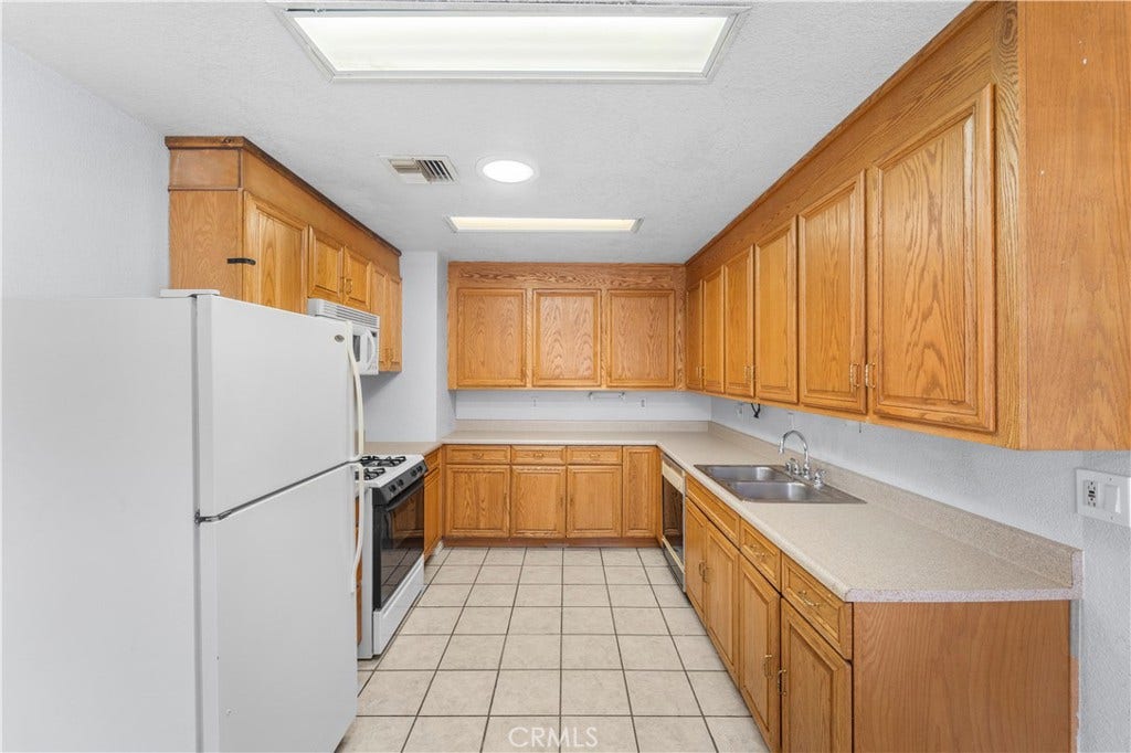 1232 E Elizabeth, Barstow, CA 92311 Unti D-Kitchen