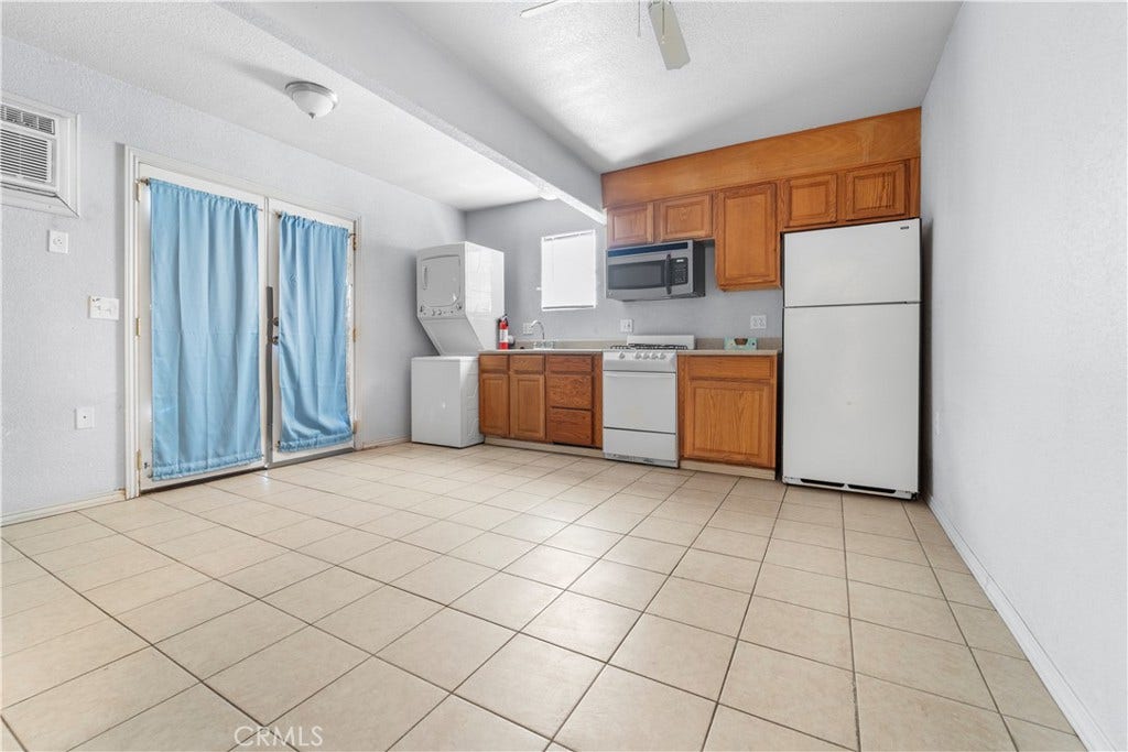 1232 E Elizabeth, Barstow, CA 92311 Unit B-Interior Entrance Door View Stack up Washer/Dryer Kitchen