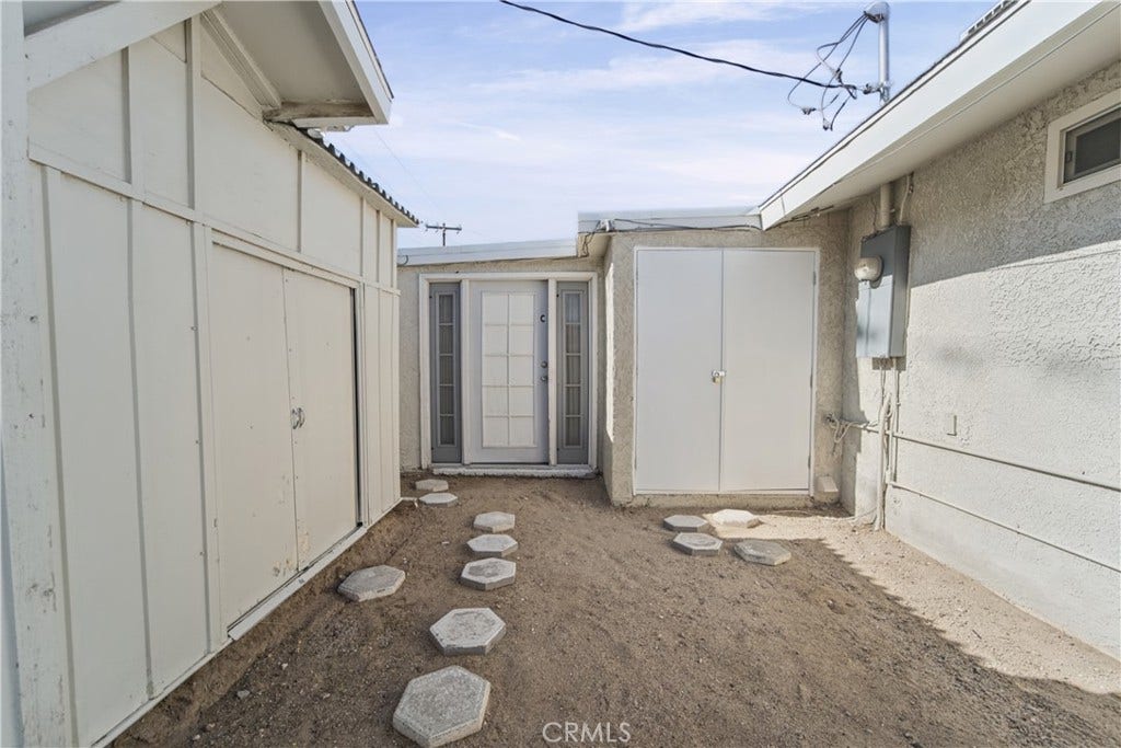 1232 E Elizabeth, Barstow, CA 92311 Unit C-Entrance